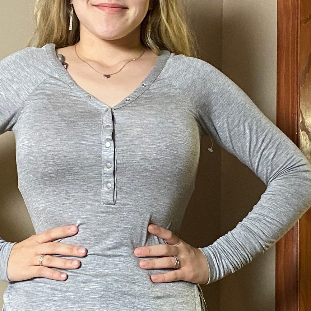 Boundless North Long Sleeve Grey Tee Top w Snaps